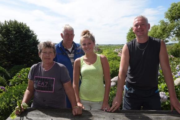 familie-foto-16-12-2019-13DC641B-76DC-4720-807F8E3C36DBDFC8.jpg