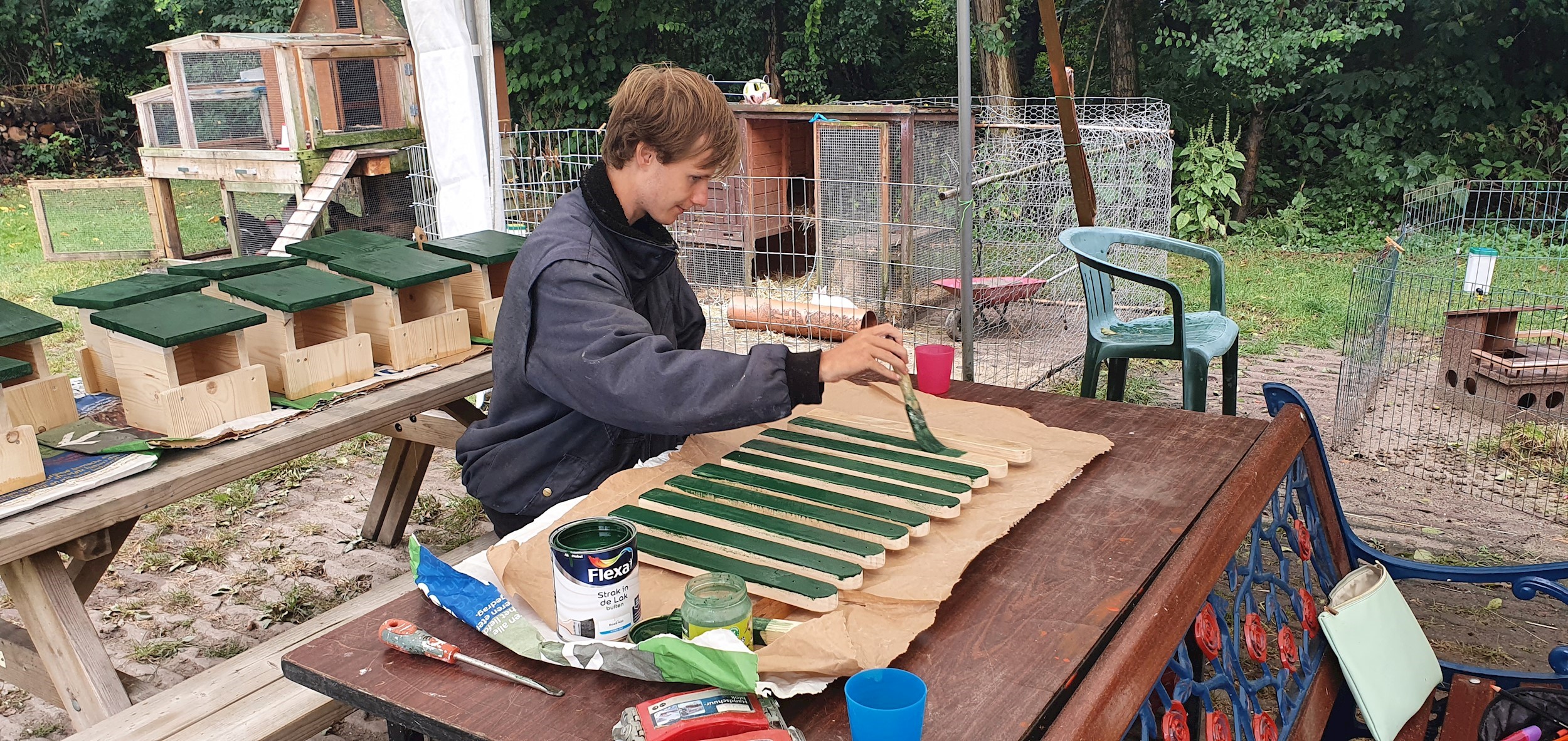 nestkastjes in de maak op Giegel zorgboerderij